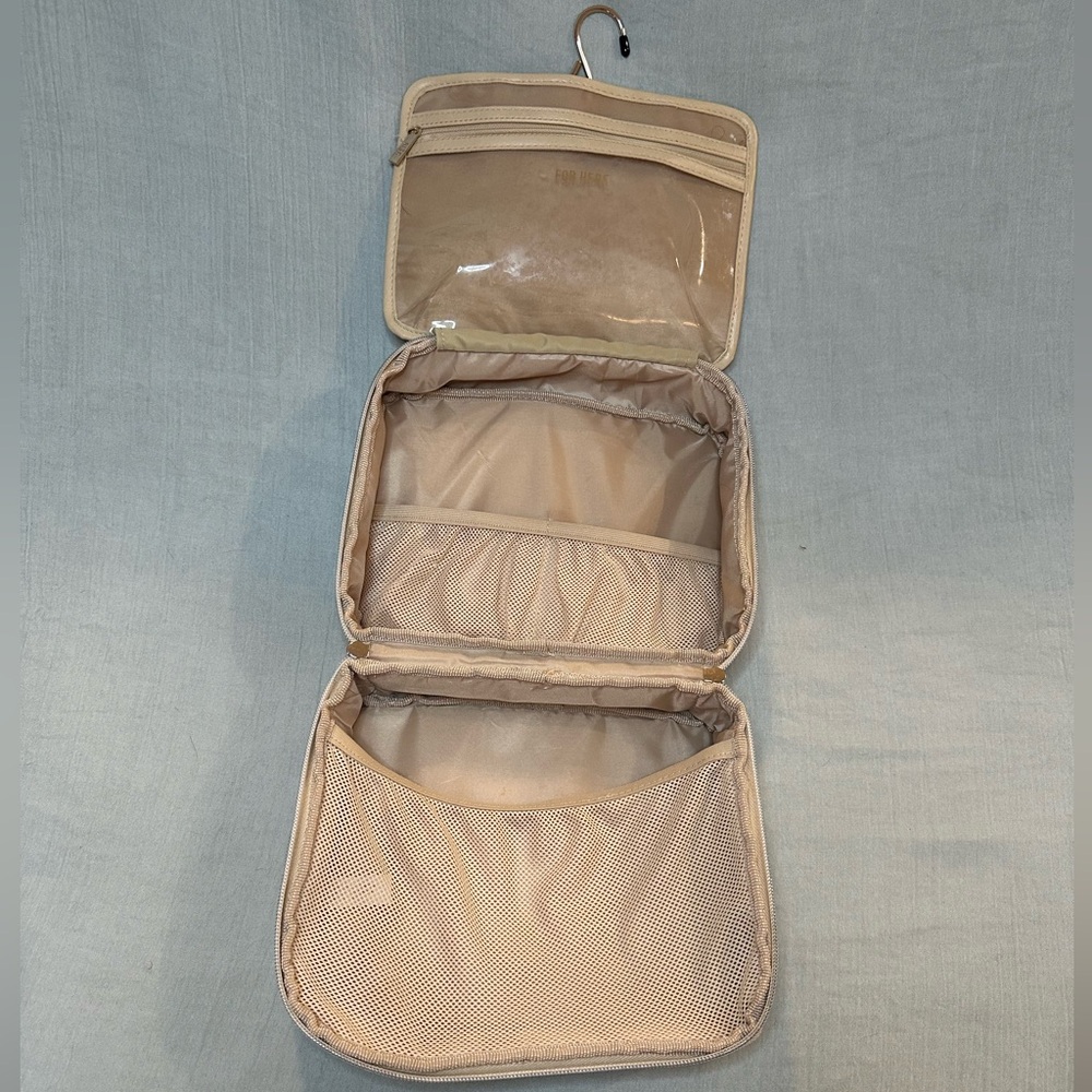 The Hanging Cosmetic Case - Picture 5 of 10